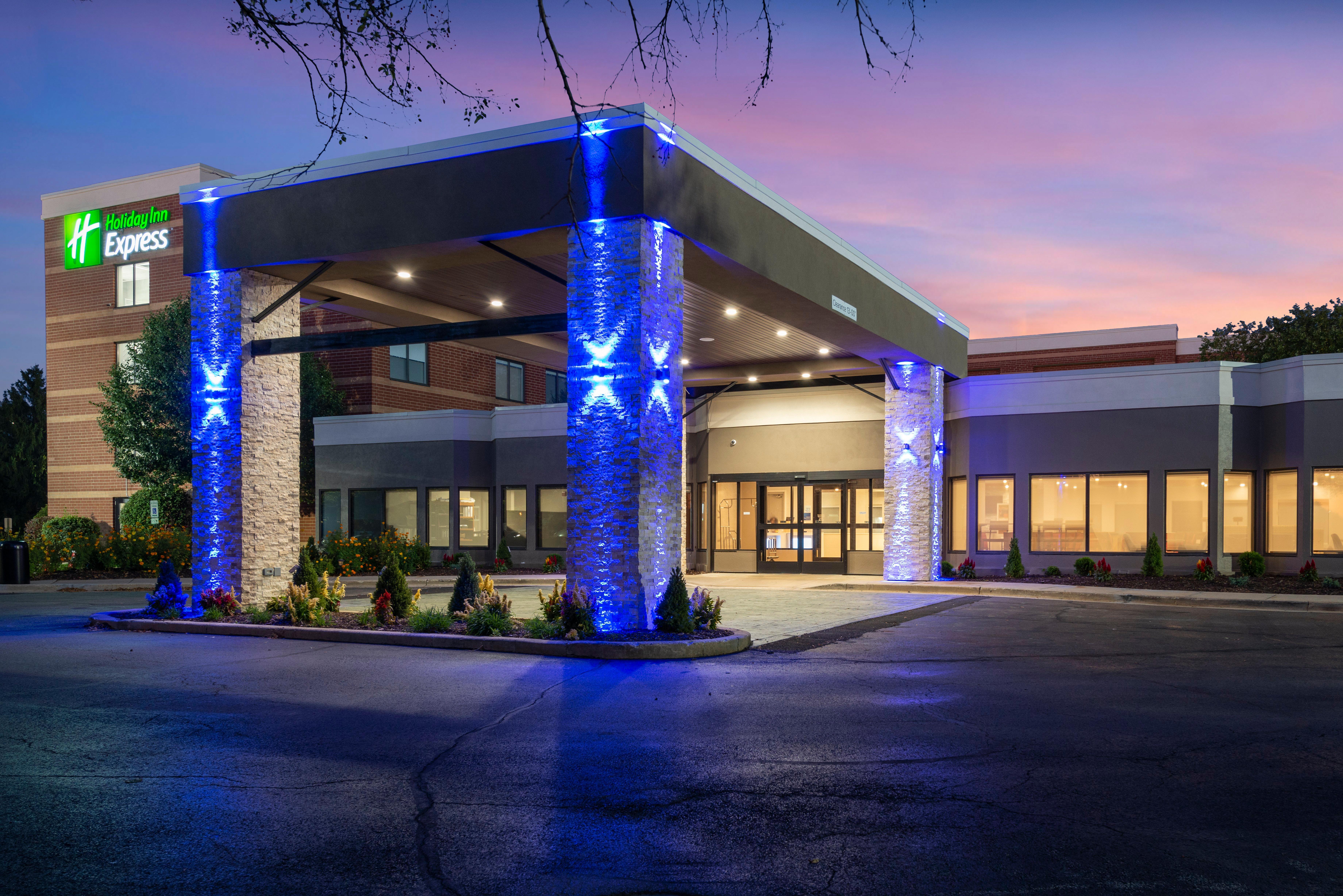 Holiday Inn Express Naperville By Ihg Bagian luar foto