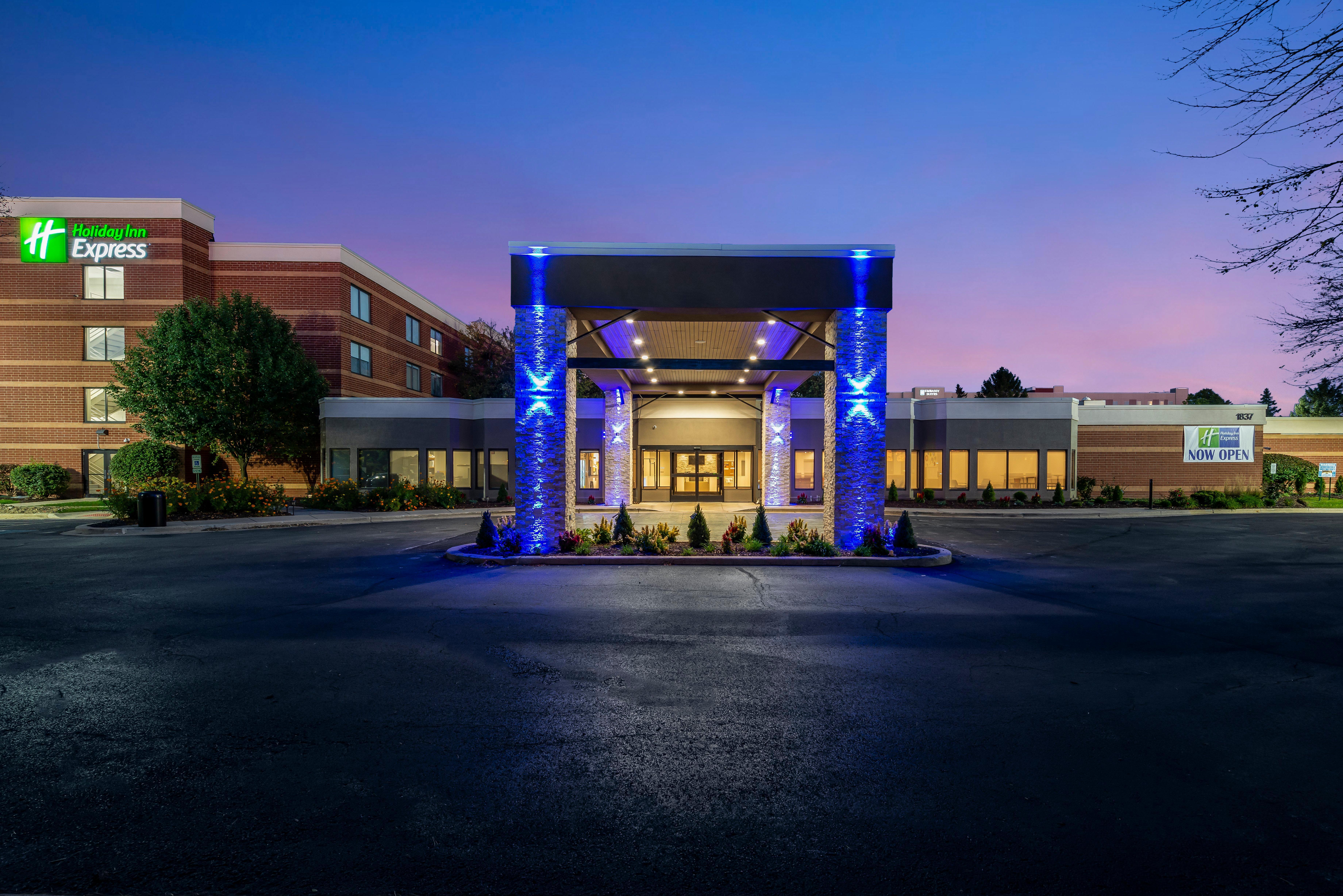 Holiday Inn Express Naperville By Ihg Bagian luar foto