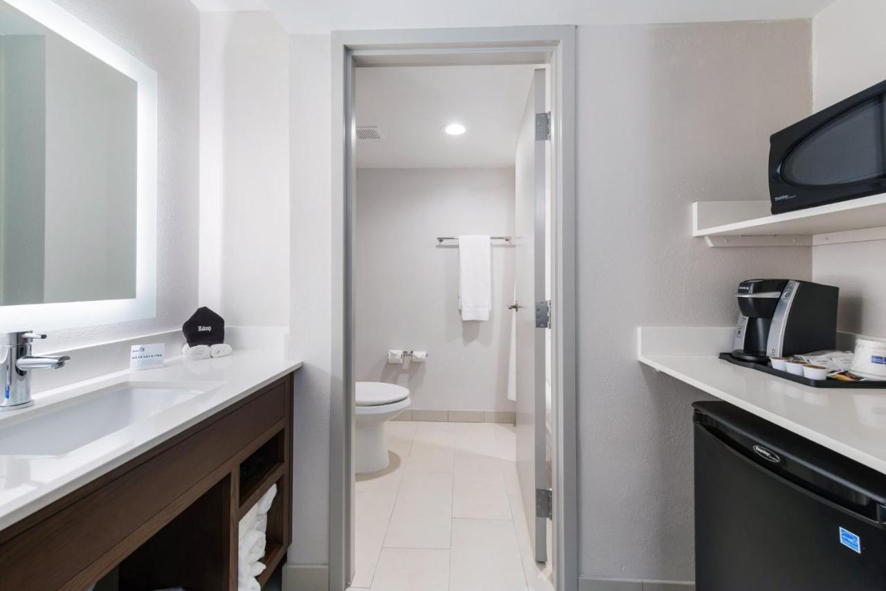 Holiday Inn Express Naperville By Ihg Bagian luar foto