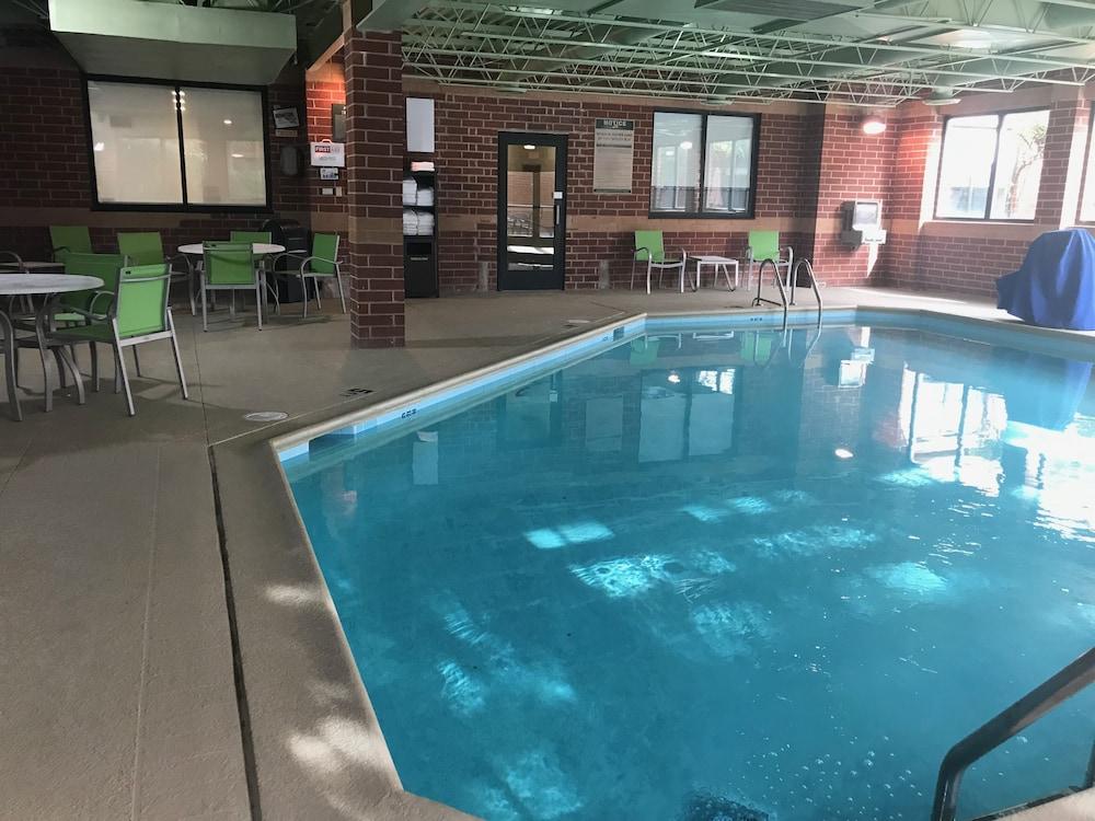 Holiday Inn Express Naperville By Ihg Bagian luar foto