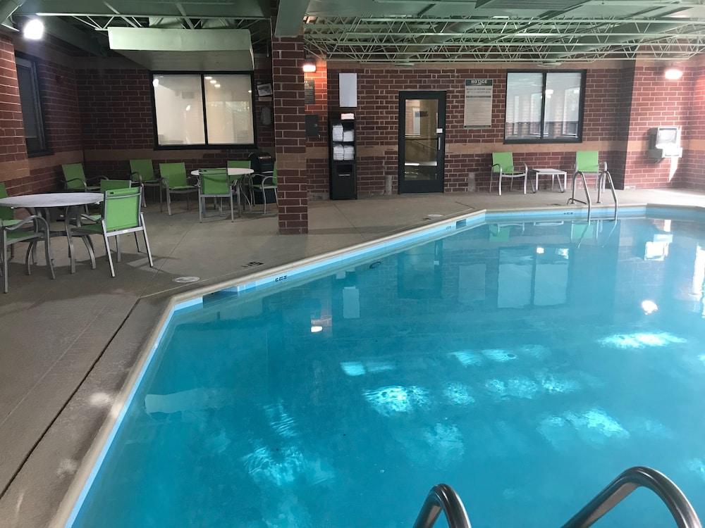 Holiday Inn Express Naperville By Ihg Bagian luar foto